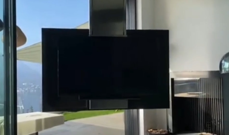 Flatlift 98 Zoll TV Deckenlift elektrisch mit elektrischer Absenkung2.jpg